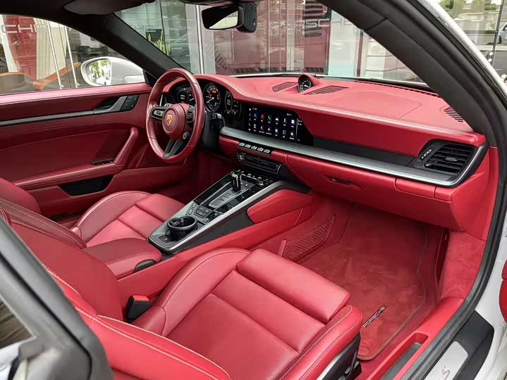 Porsche 911, 2022 — фото 7 из 9