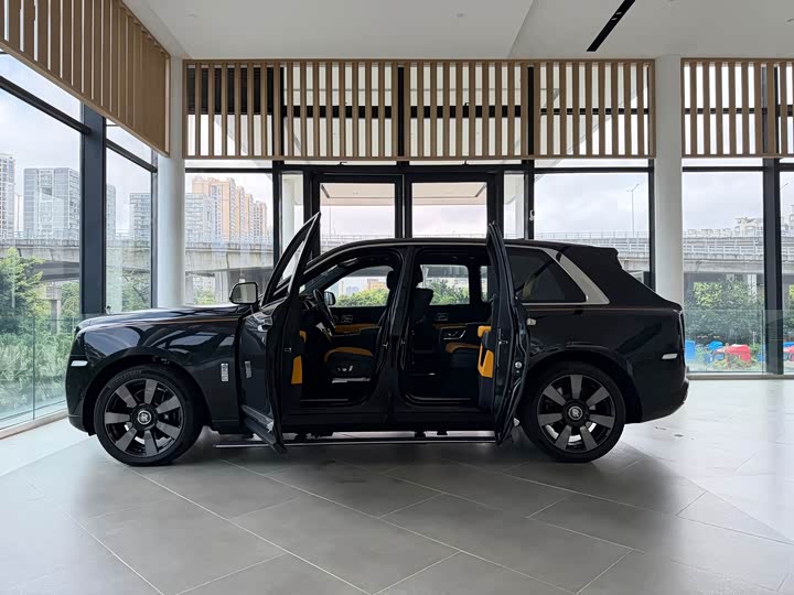 Rolls-Royce Cullinan, 2022 — фото 4 из 7