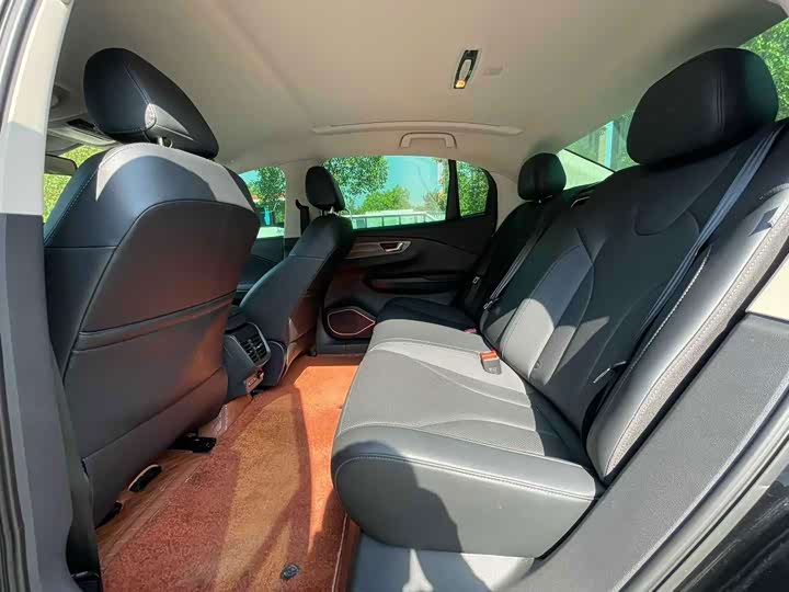 Hongqi E-QM5, 2022 — фото 6 из 9