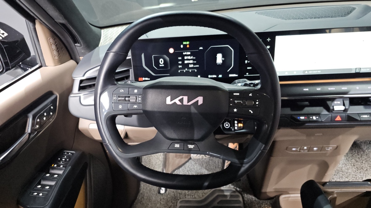 Kia EV9, 2023 — фото 12 из 12
