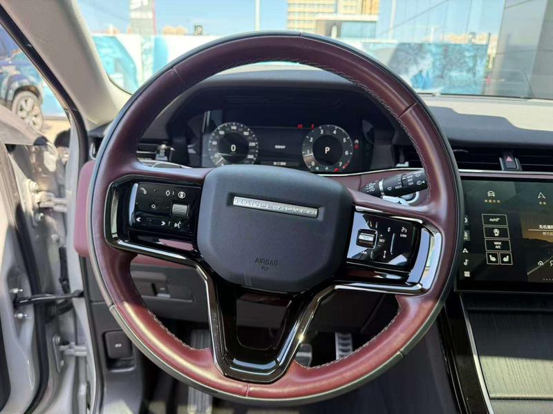 Land Rover Range Rover Evoque L, 2023 — фото 10 из 12