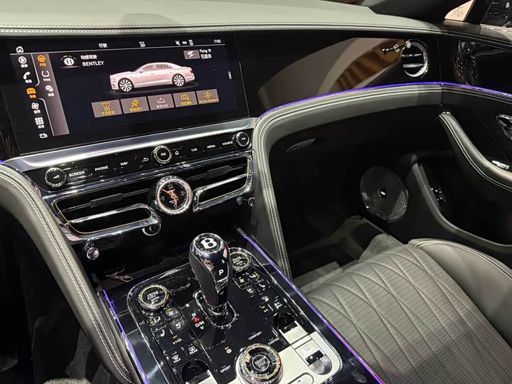 Bentley Flying Spur Hybrid, 2023 — фото 7 из 9