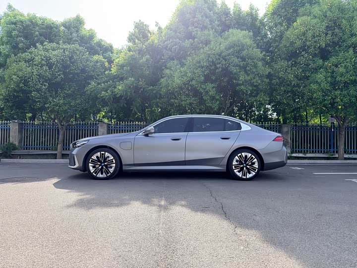 BMW i5, 2025 — фото 7 из 7