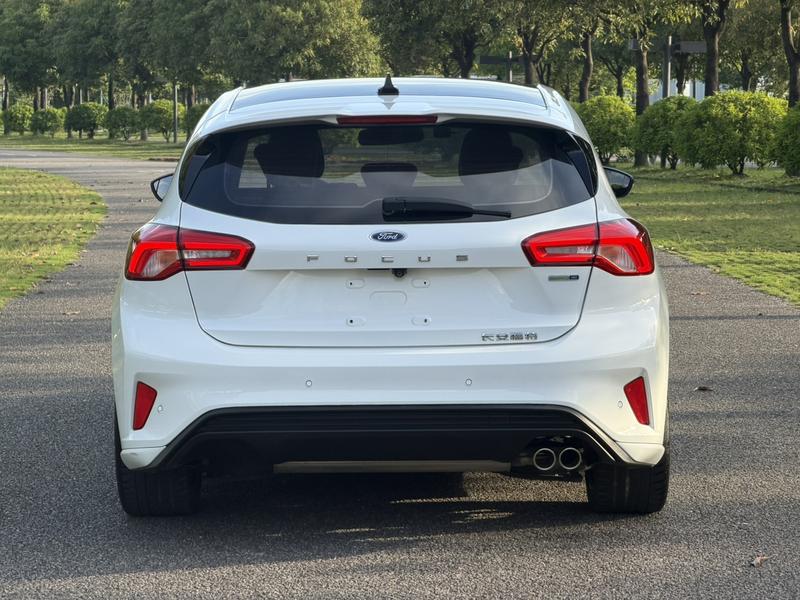 Ford Focus, 2022 — фото 6 из 12