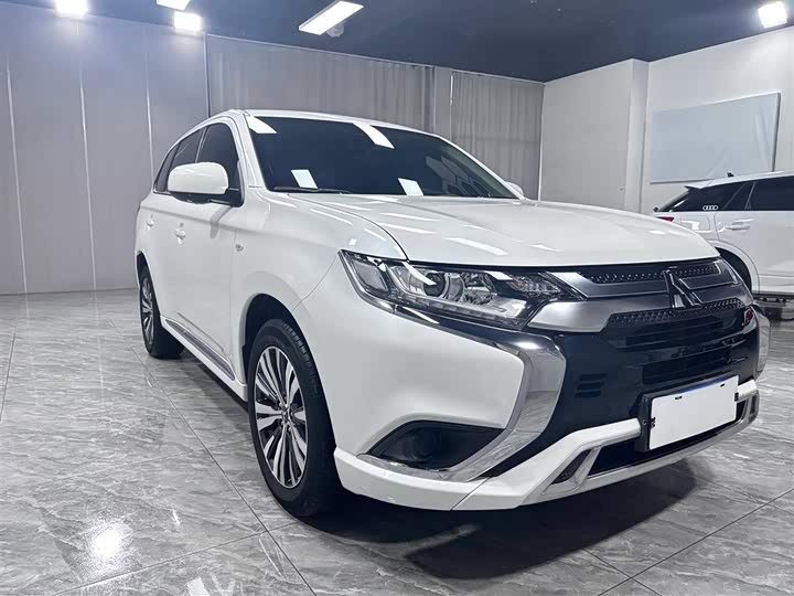 Mitsubishi Outlander, 2022 — фото 3 из 9