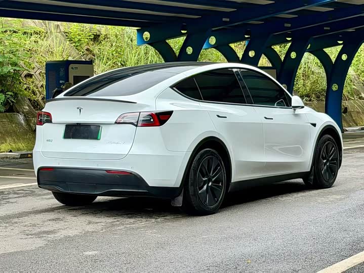 Tesla Model Y, 2023 — фото 4 из 9