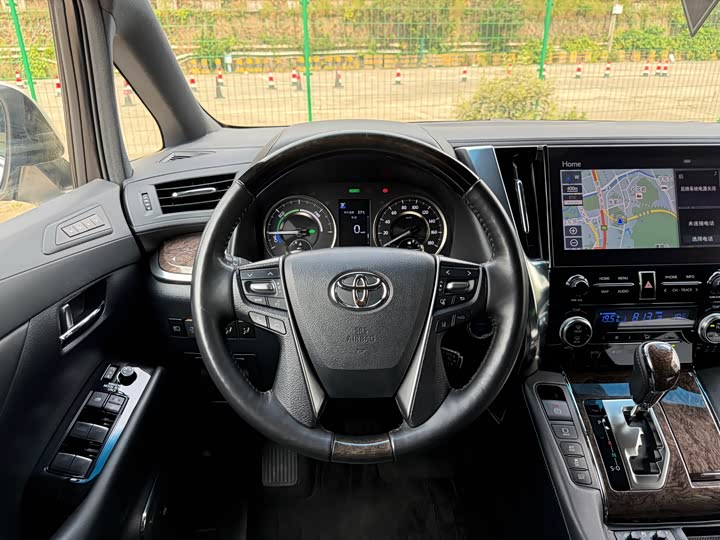 Toyota Alphard, 2022 — фото 7 из 9
