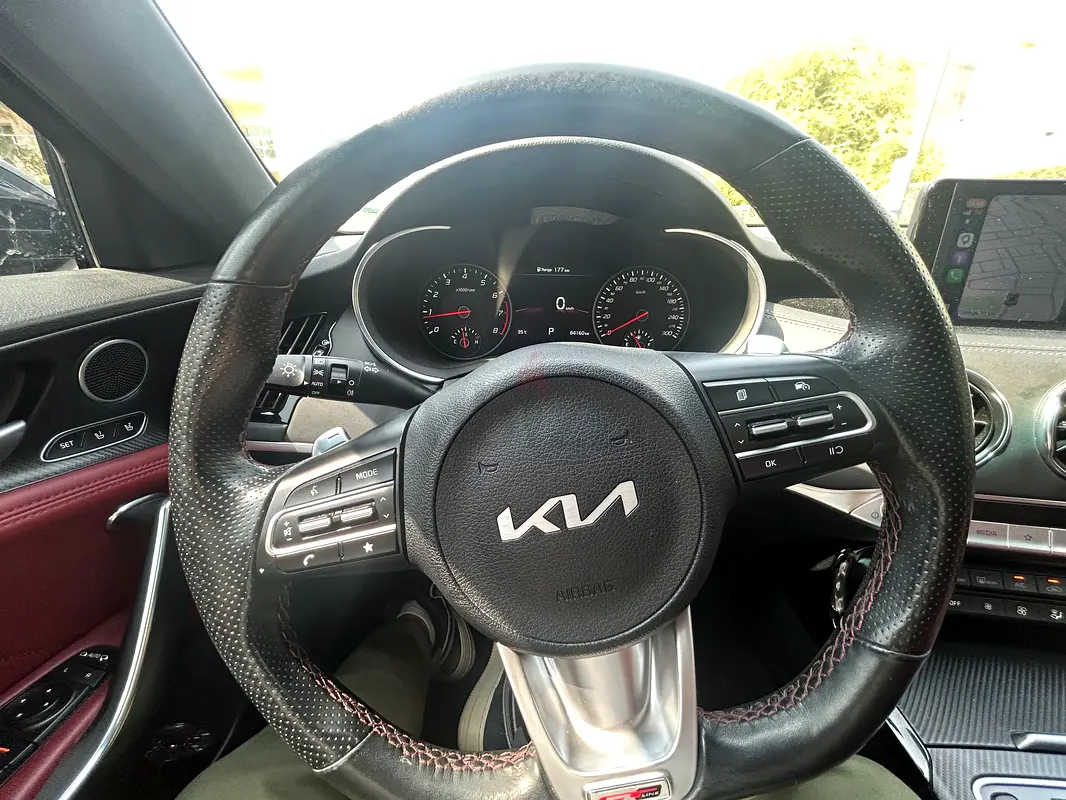 Kia Stinger, 2022 — фото 8 из 10