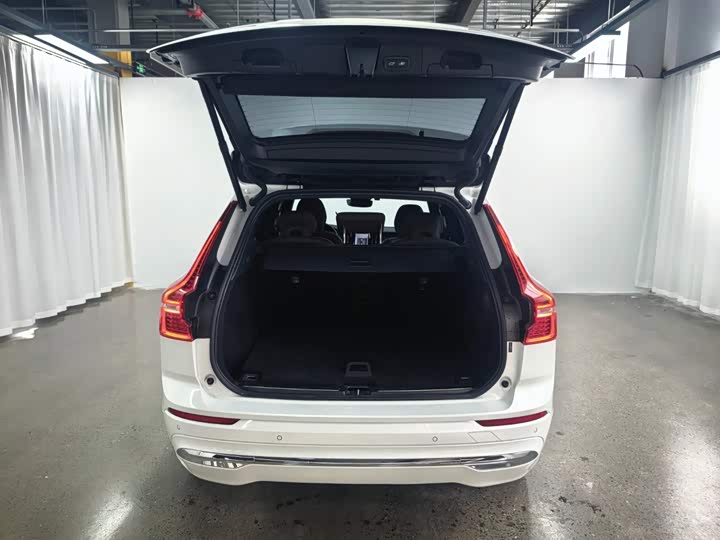 Volvo XC60 Hybrid, 2024 — фото 8 из 9