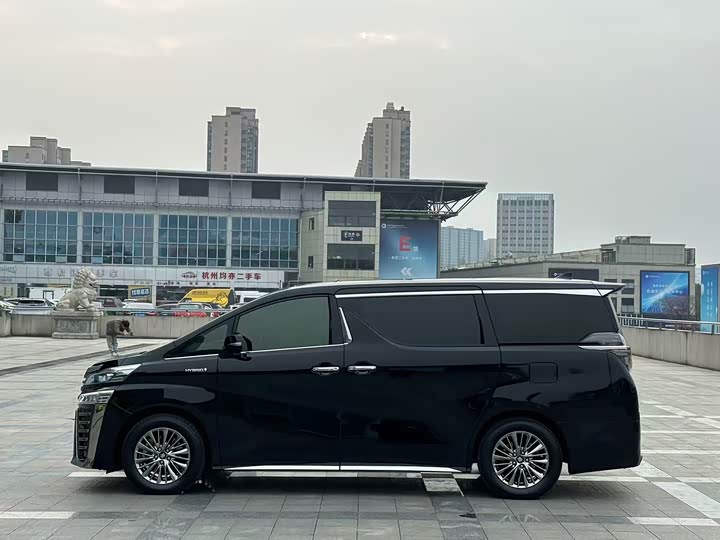 Toyota Vellfire, 2022 — фото 5 из 9