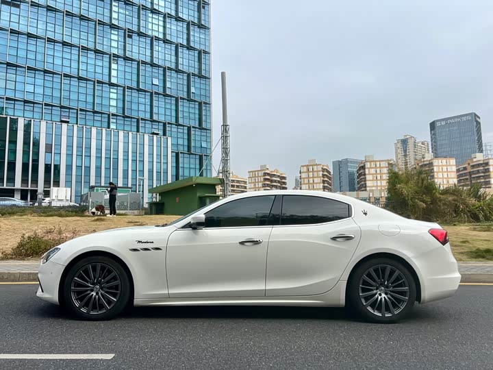 Maserati Ghibli, 2021 — фото 3 из 9
