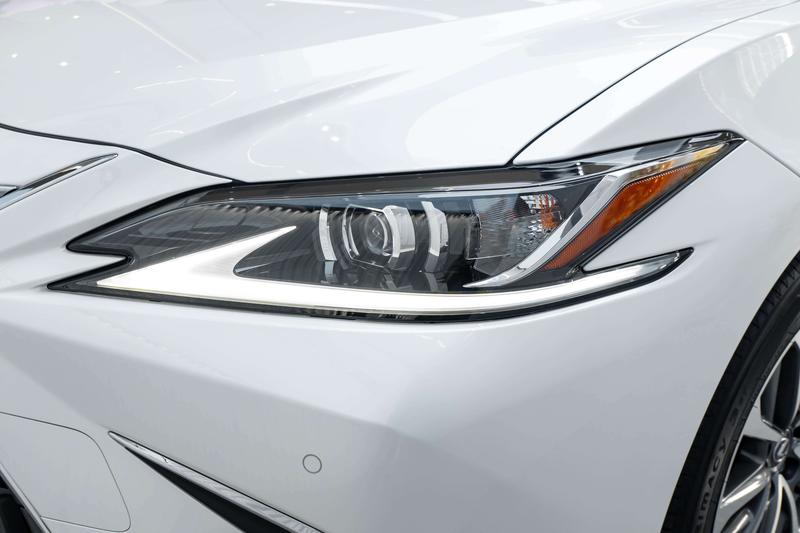 Lexus ES, 2024 — фото 8 из 12