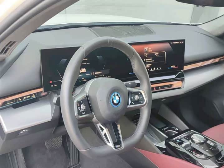 BMW i5, 2025 — фото 7 из 9