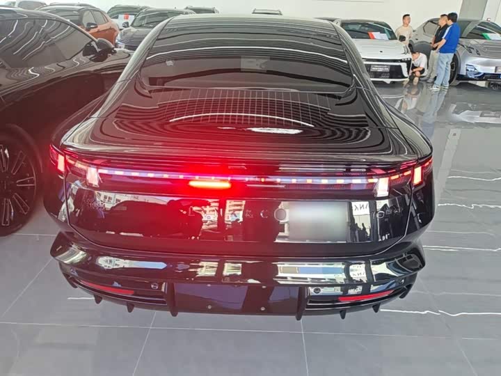 Lynk & Co 30 EM-P Hybrid, 2025 — фото 6 из 9