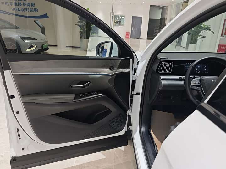BYD Song Pro Hybrid, 2024 — фото 4 из 9