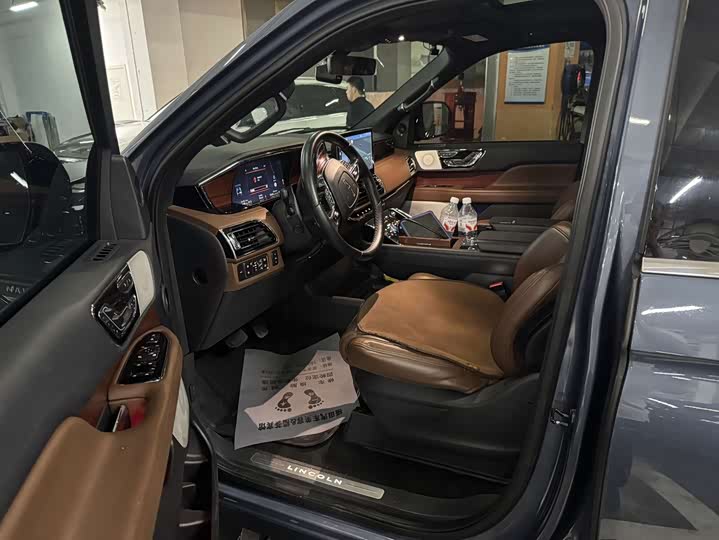 Lincoln Navigator, 2022 — фото 6 из 7