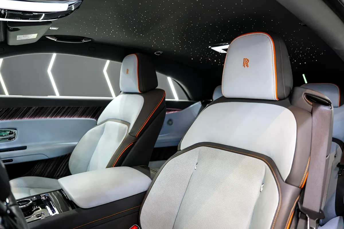 Rolls-Royce Spectre, 2024 — фото 6 из 10