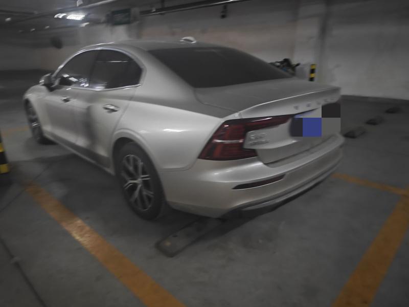 Volvo S60, 2022 — фото 3 из 4