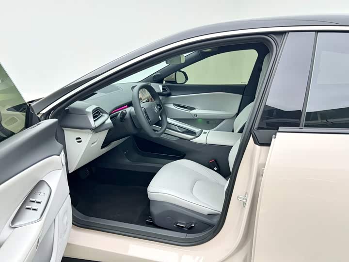 BAIC Arcfox Alpha S5, 2025 — фото 9 из 9