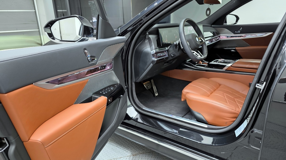 BMW 7 Series, 2025 — фото 10 из 12