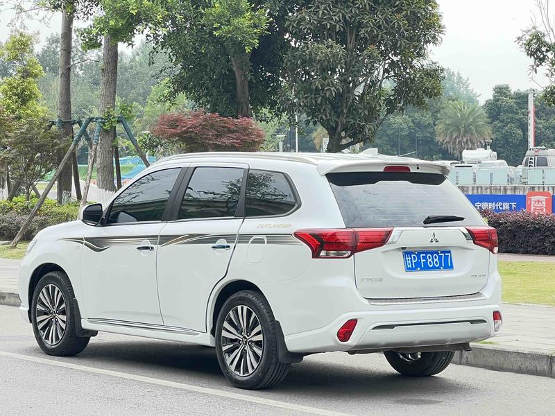 Mitsubishi Outlander, 2022 — фото 5 из 12