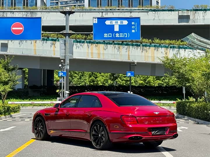 Bentley Flying Spur, 2022 — фото 7 из 9