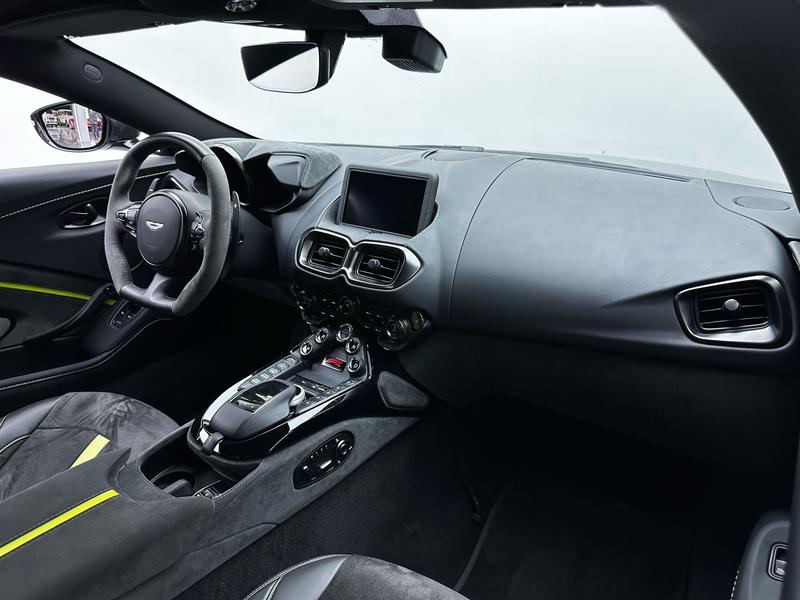 Aston Martin V8 Vantage, 2021 — фото 7 из 8