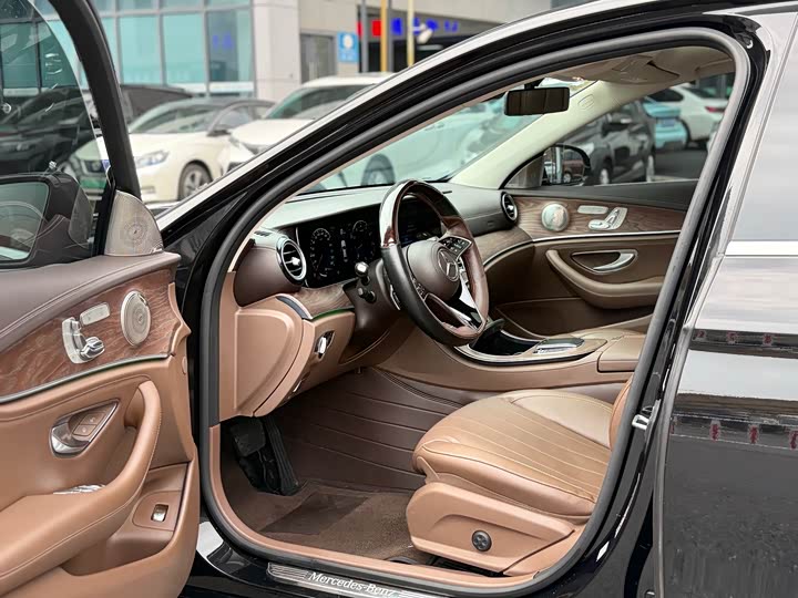 Mercedes-Benz E-Class, 2021 — фото 8 из 9