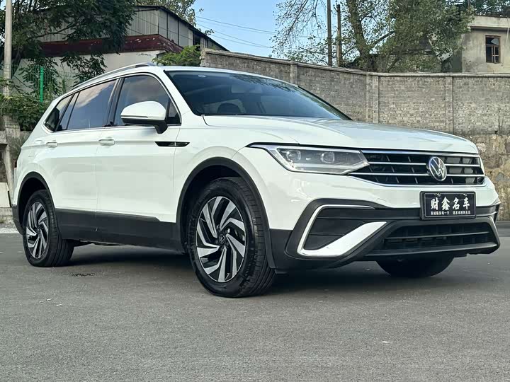 Volkswagen Tiguan L Pro, 2023 — фото 3 из 9