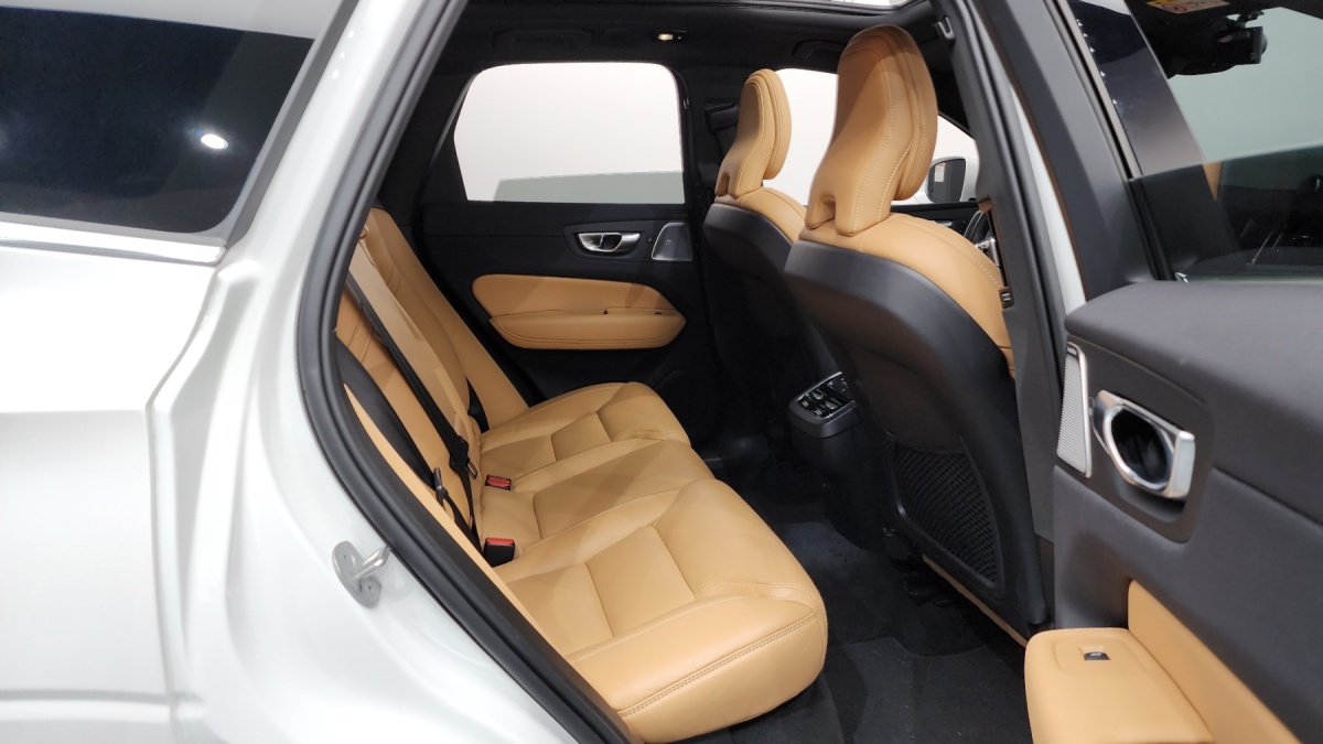 Volvo XC60, 2023 — фото 10 из 12