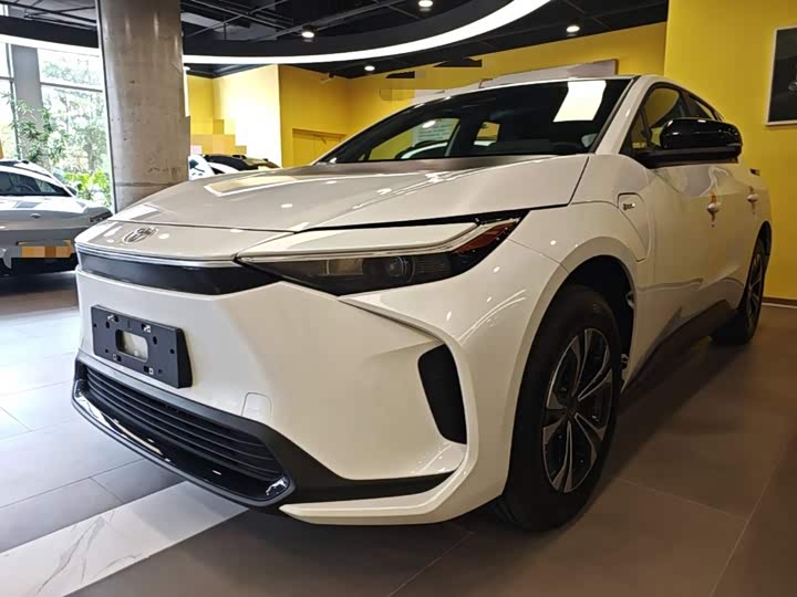 Toyota bZ4X Platinum, 2026 — купить в Москве под ключ