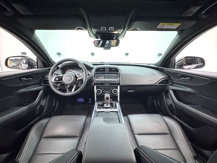 Jaguar XE L, 2023 — фото 8 из 9