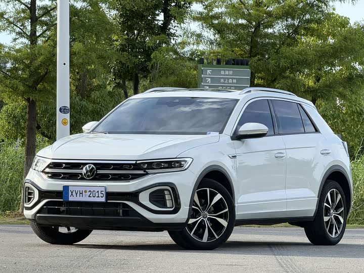 Volkswagen T-Roc, 2023 — купить в Москве под ключ