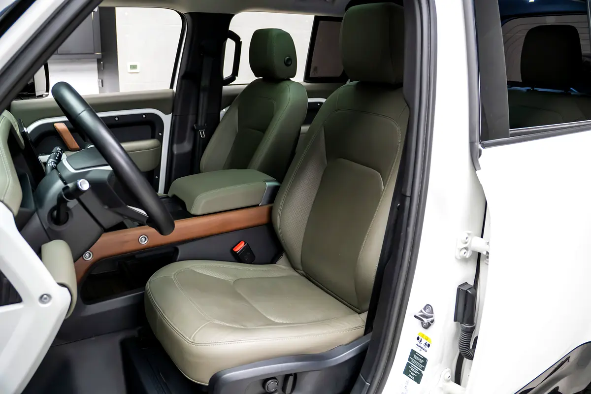 Land Rover Defender, 2024 — фото 7 из 10