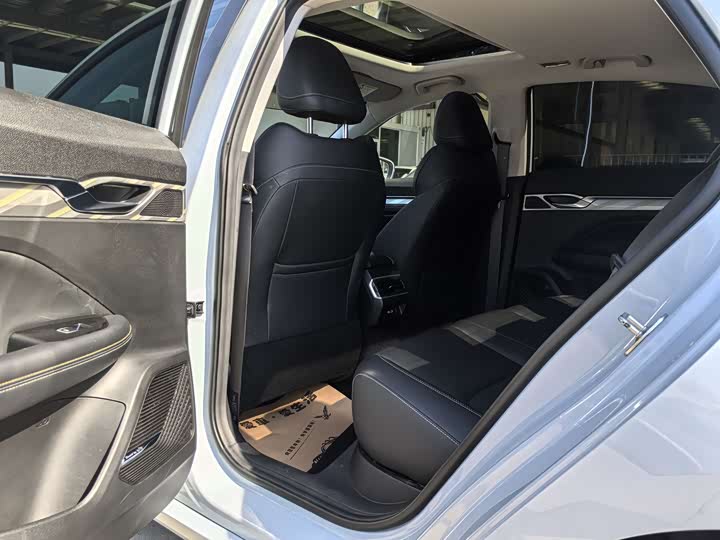 Geely Emgrand L Hi·P Hybrid, 2023 — фото 6 из 9