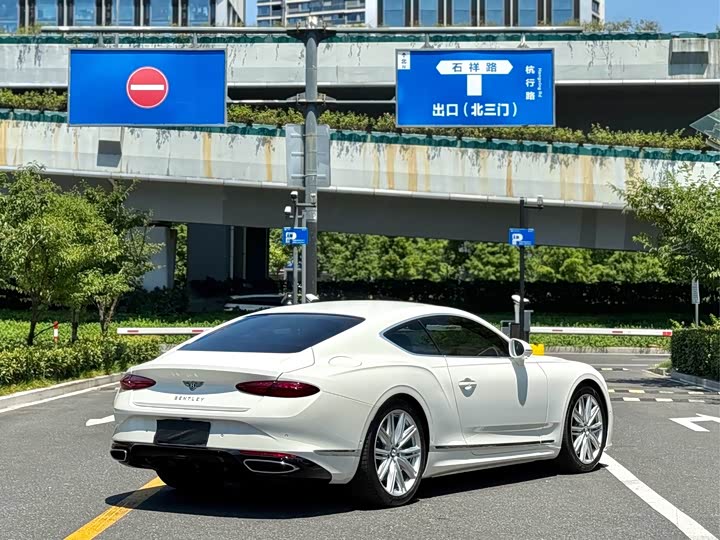 Bentley Continental GT Hybrid, 2025 — фото 6 из 7