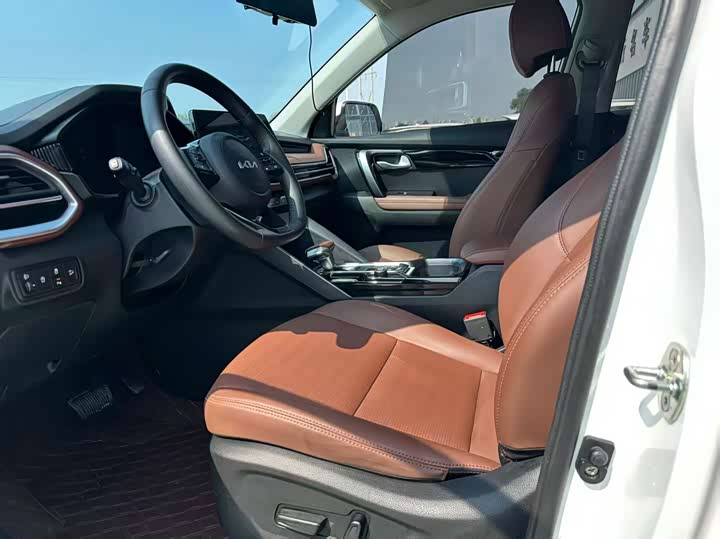 Kia Sportage GT-line, 2024 — фото 6 из 9