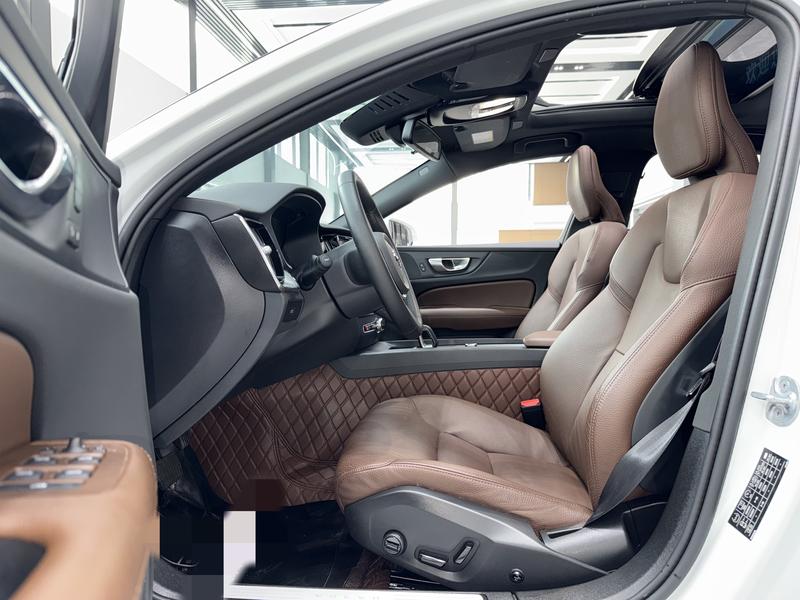 Volvo S60, 2023 — фото 7 из 10