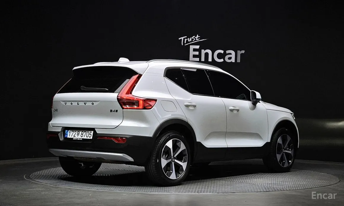Volvo XC40, 2023 — фото 2 из 12