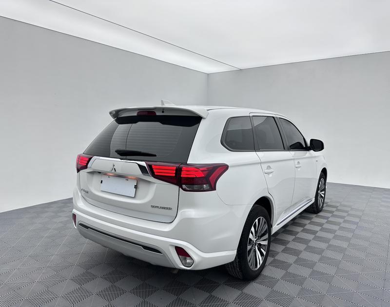 Mitsubishi Outlander, 2022 — фото 6 из 12