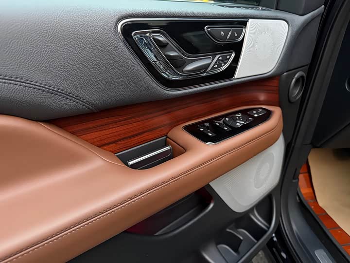 Lincoln Navigator, 2023 — фото 6 из 9