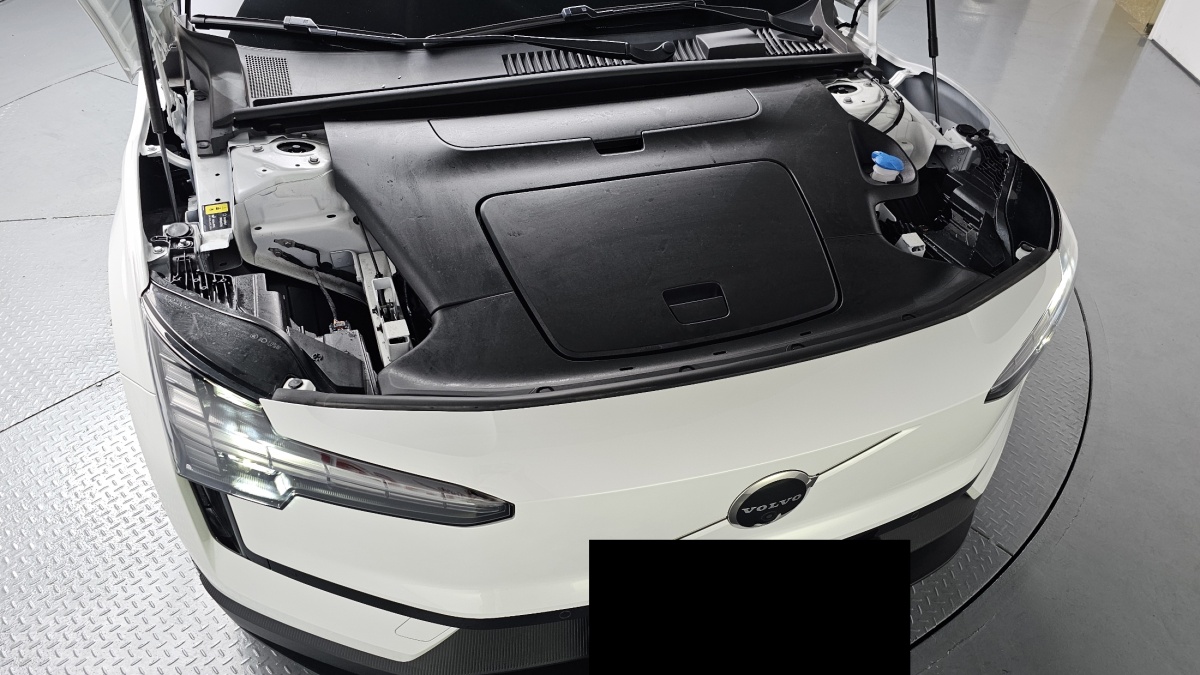 Volvo EX30, 2025 — фото 6 из 12