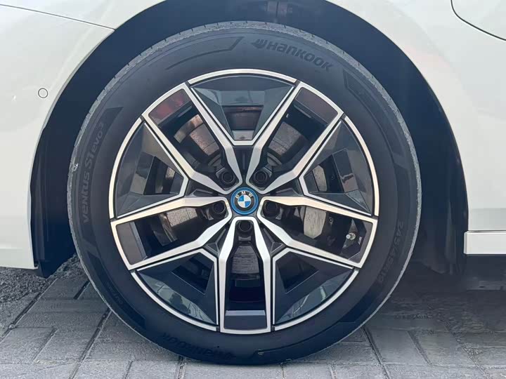 BMW i5, 2024 — фото 7 из 9