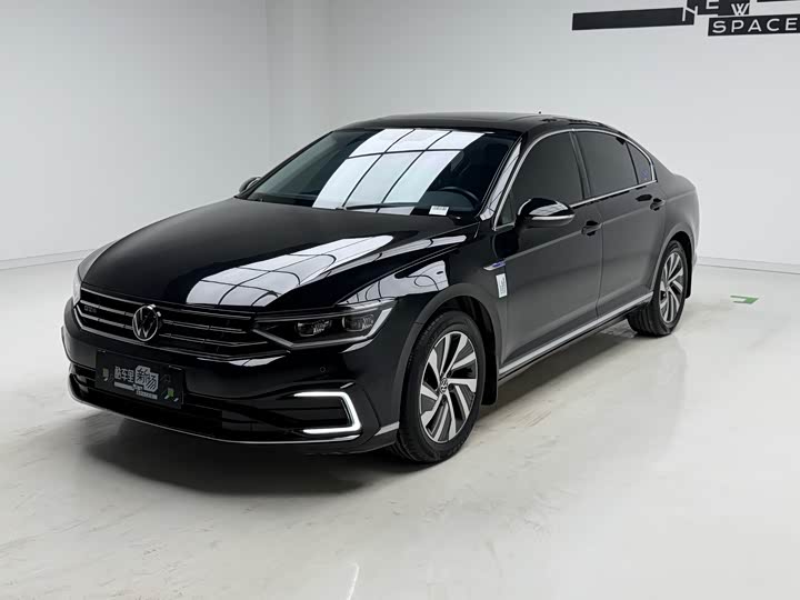 Volkswagen Magotan GTE Hybrid, 2022 — купить в Ульяновске под ключ