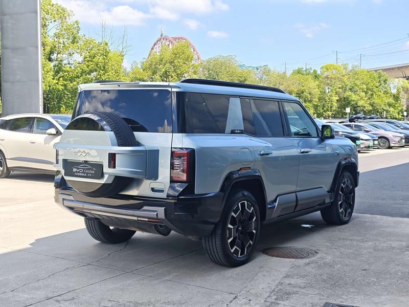 BYD FangChengBao Leopard 8, 2025 — фото 7 из 12