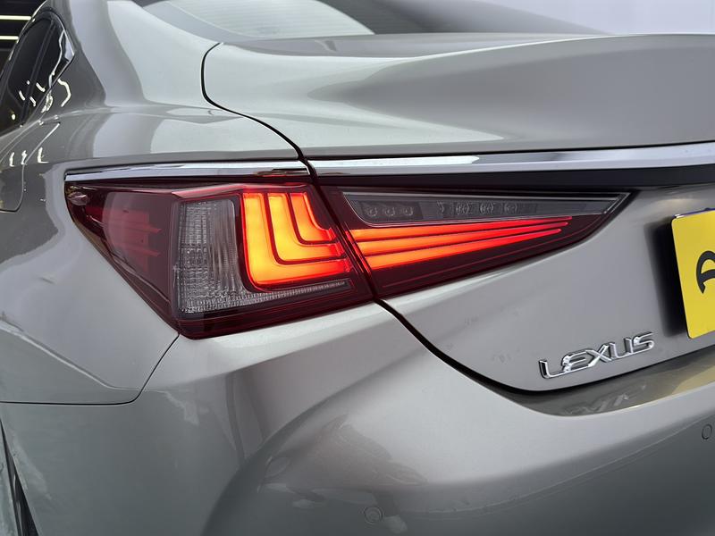 Lexus ES, 2023 — фото 10 из 12