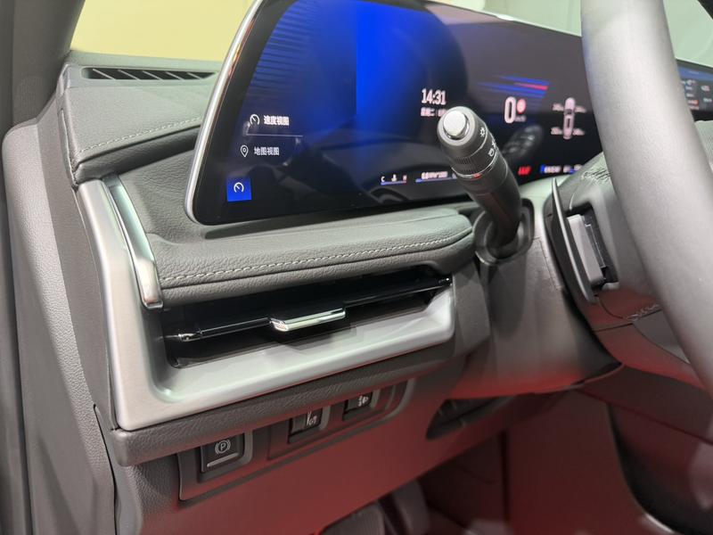 Cadillac XT4, 2025 — фото 11 из 12