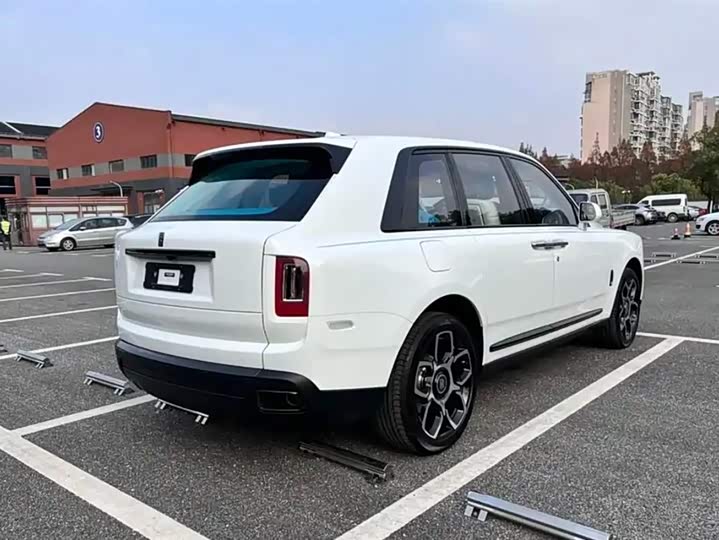Rolls-Royce Cullinan, 2024 — фото 3 из 5