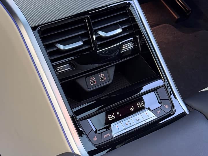 BMW 8 Series, 2023 — фото 9 из 9