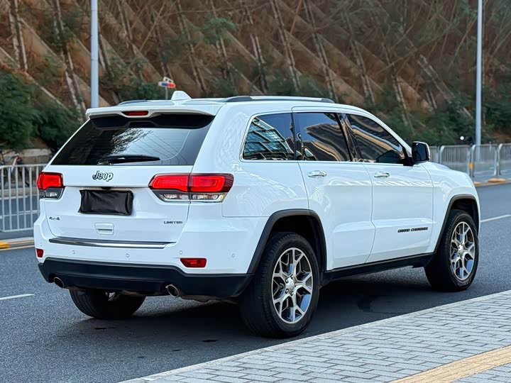 Jeep Grand Cherokee, 2022 — фото 5 из 12